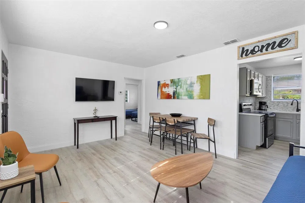 2600 S CRYSTAL LAKE DRIVE Orlando, FL 32806