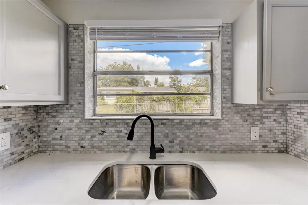 2600 S CRYSTAL LAKE DRIVE Orlando, FL 32806