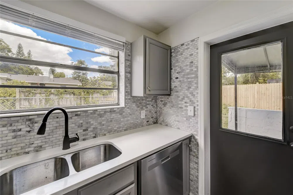2600 S CRYSTAL LAKE DRIVE Orlando, FL 32806