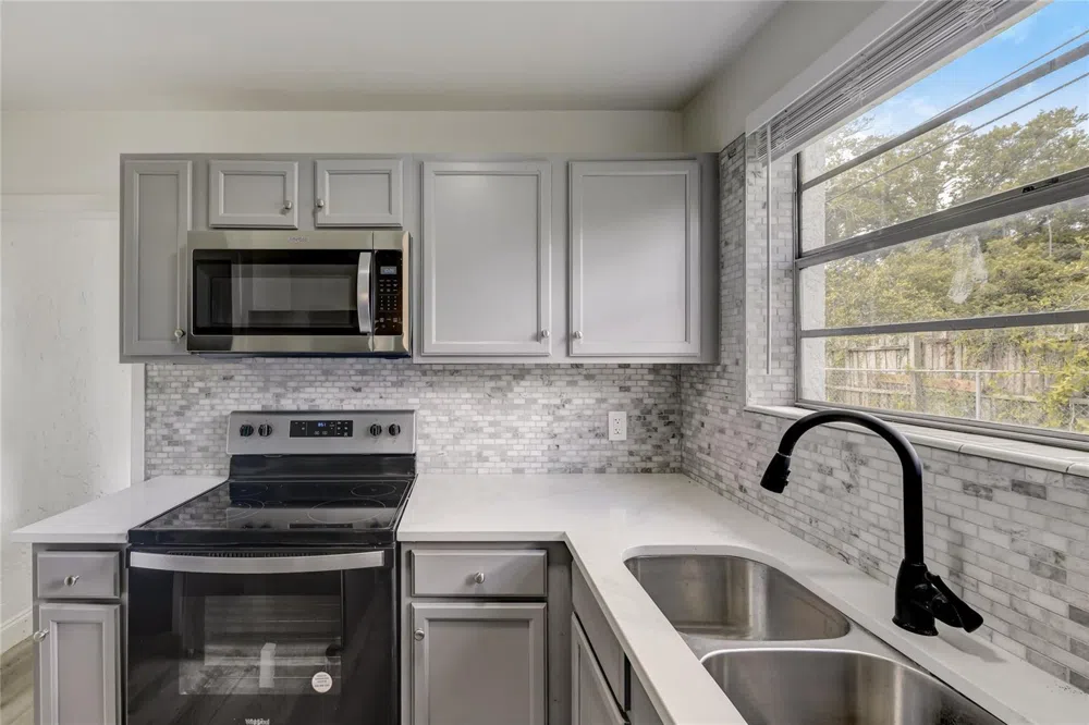 2600 S CRYSTAL LAKE DRIVE Orlando, FL 32806