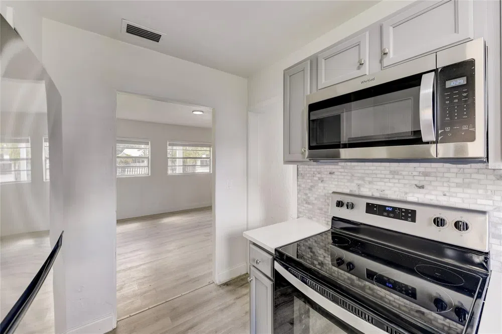 2600 S CRYSTAL LAKE DRIVE Orlando, FL 32806