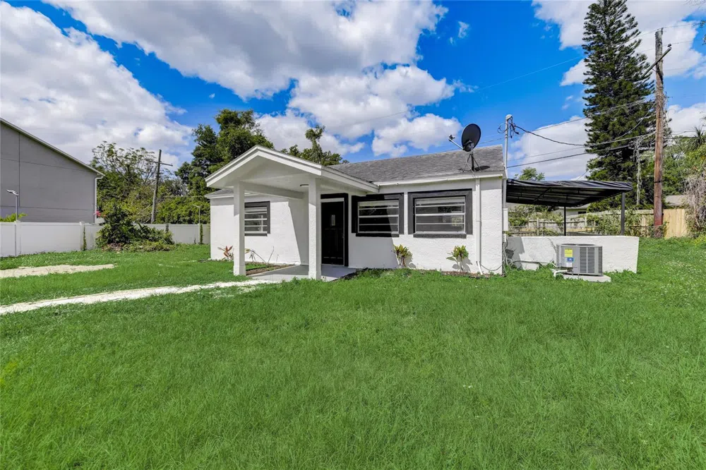 2600 S CRYSTAL LAKE DRIVE Orlando, FL 32806