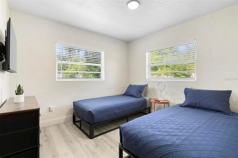 2600 S CRYSTAL LAKE DRIVE Orlando, FL 32806