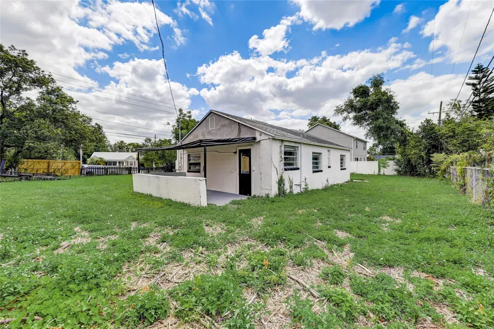 2600 S CRYSTAL LAKE DRIVE Orlando, FL 32806