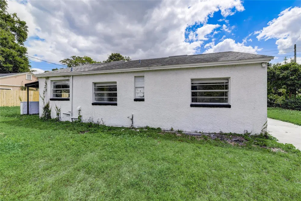 2600 S CRYSTAL LAKE DRIVE Orlando, FL 32806