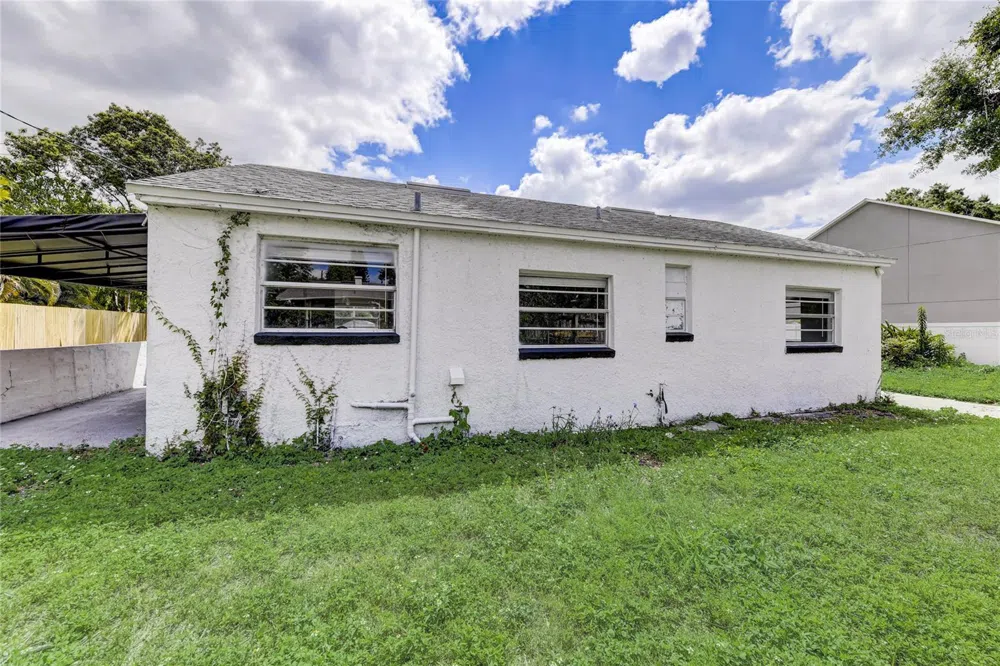 2600 S CRYSTAL LAKE DRIVE Orlando, FL 32806
