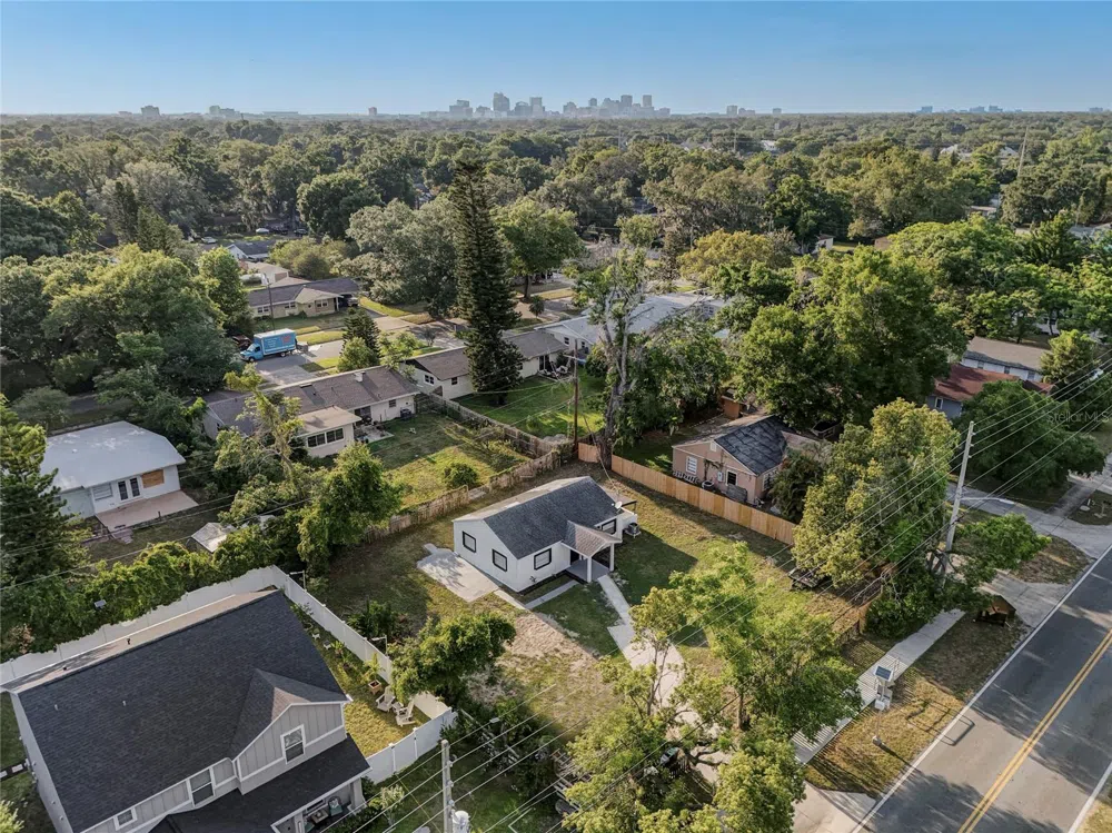 2600 S CRYSTAL LAKE DRIVE Orlando, FL 32806
