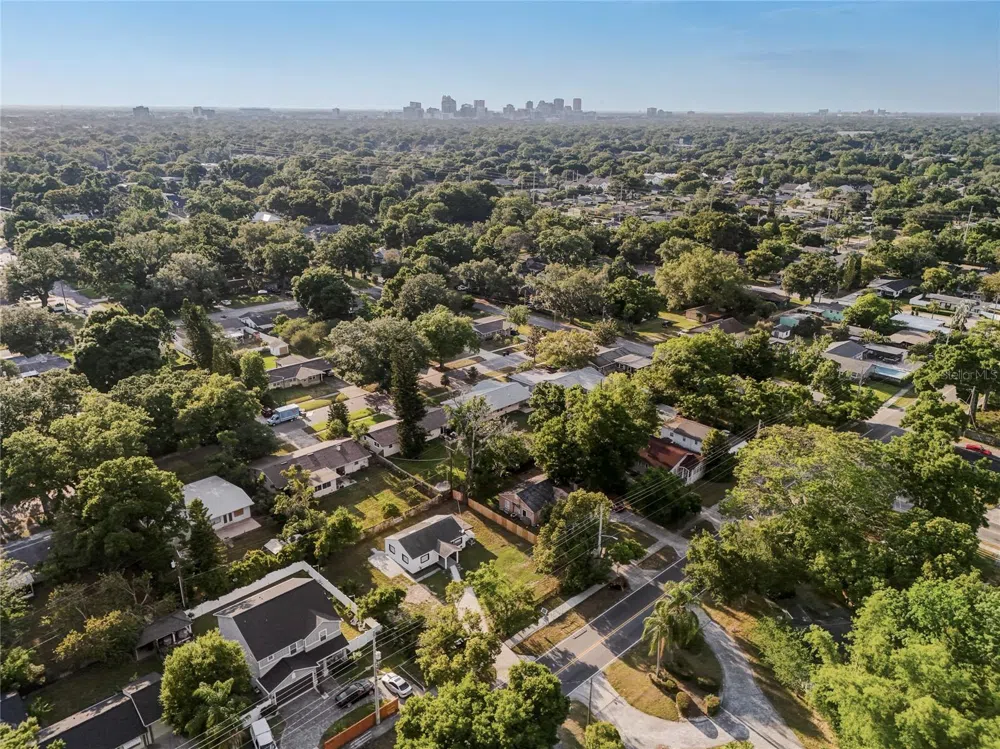 2600 S CRYSTAL LAKE DRIVE Orlando, FL 32806