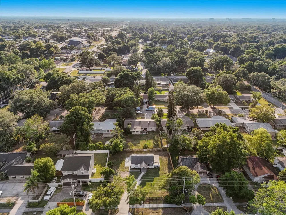 2600 S CRYSTAL LAKE DRIVE Orlando, FL 32806