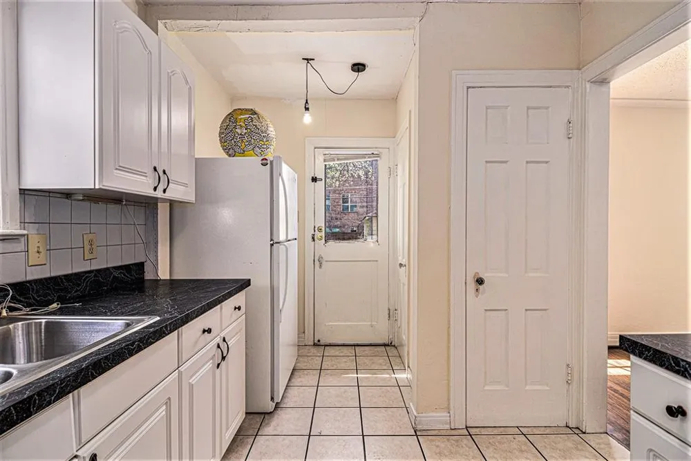 6302 Belmont Avenue Dallas, TX 75214