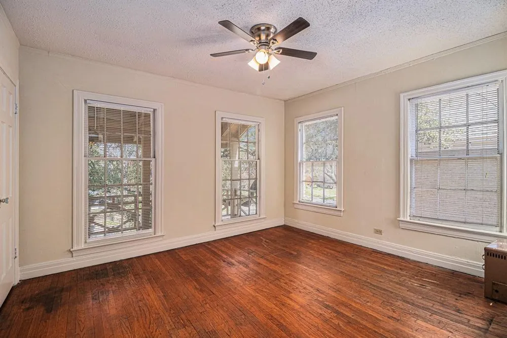 6302 Belmont Avenue Dallas, TX 75214