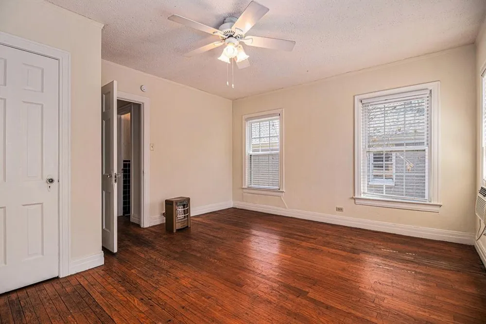 6302 Belmont Avenue Dallas, TX 75214