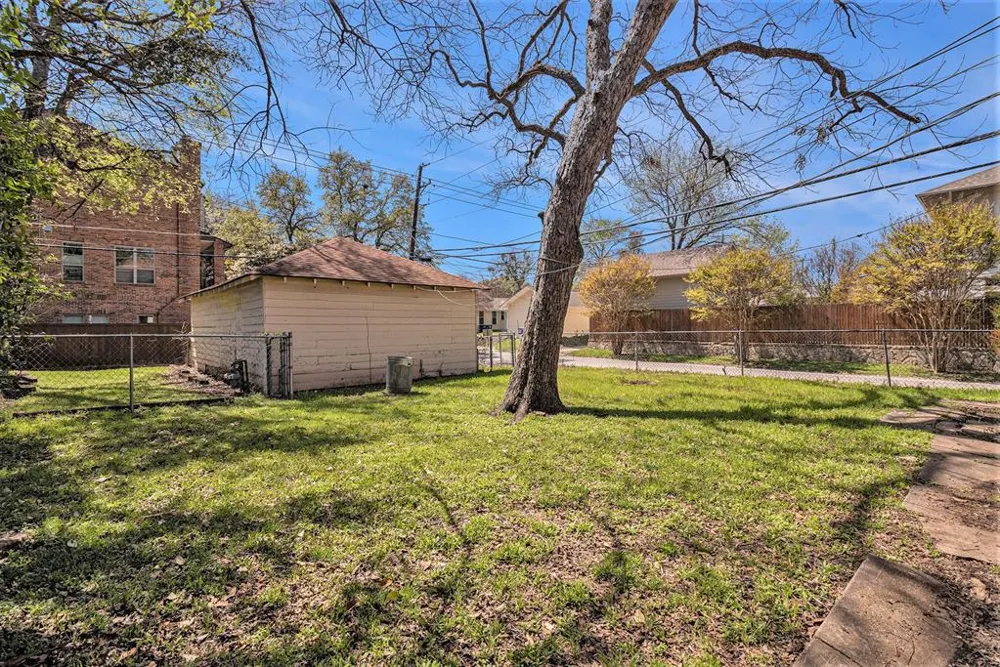 6302 Belmont Avenue Dallas, TX 75214