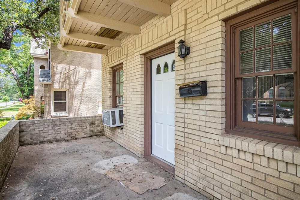 6302 Belmont Avenue Dallas, TX 75214
