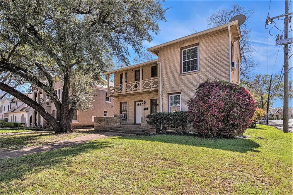 6302 Belmont Avenue Dallas, TX 75214