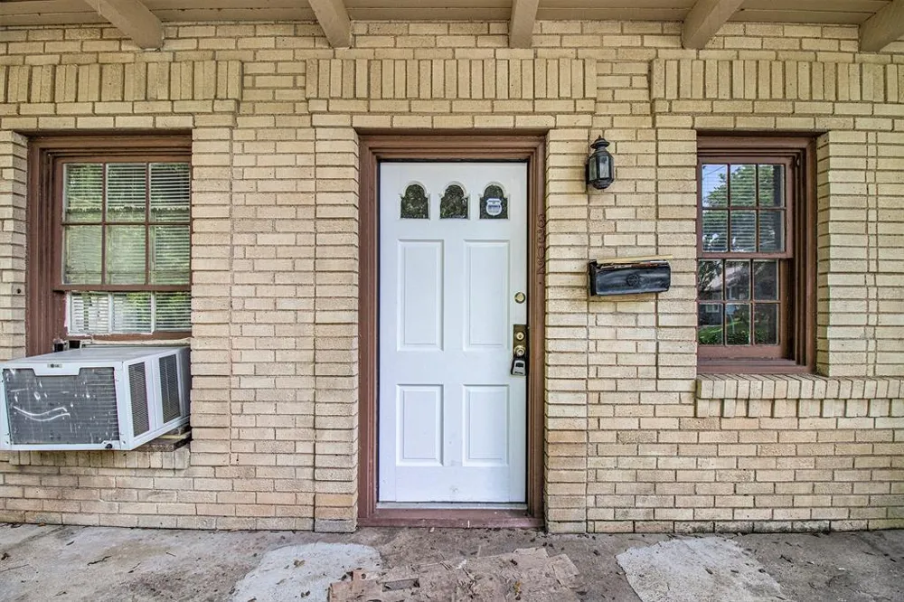 6302 Belmont Avenue Dallas, TX 75214