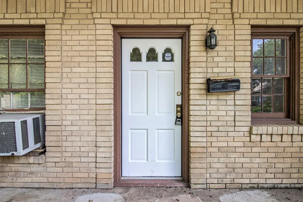 6302 Belmont Avenue Dallas, TX 75214