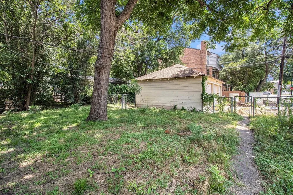 6302 Belmont Avenue Dallas, TX 75214