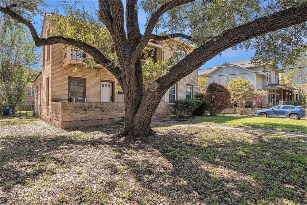 6302 Belmont Avenue Dallas, TX 75214