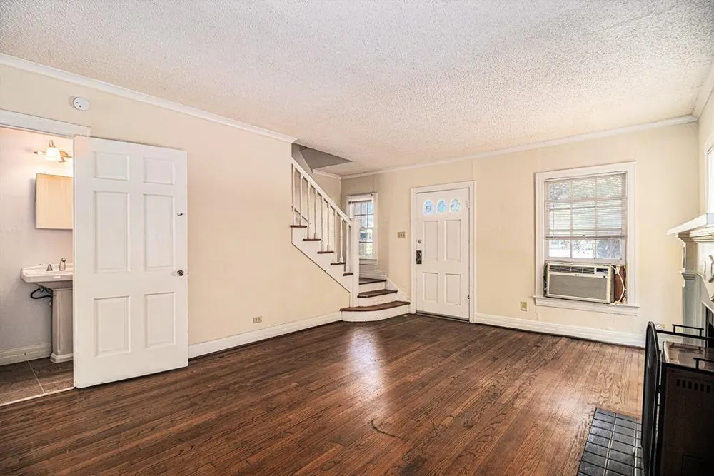 6302 Belmont Avenue Dallas, TX 75214