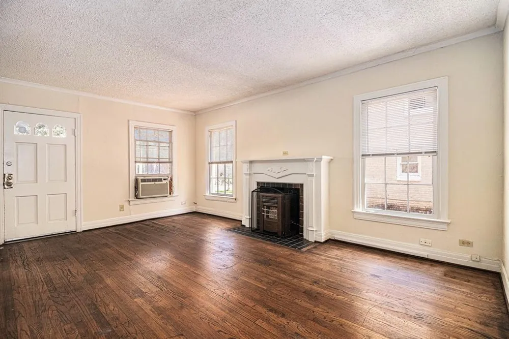 6302 Belmont Avenue Dallas, TX 75214