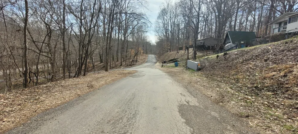 1 Lakeshore Cir Dover, TN 37058