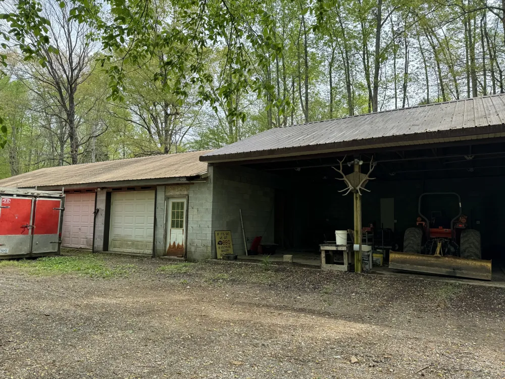 4050 Southside Rd Southside, TN 37171