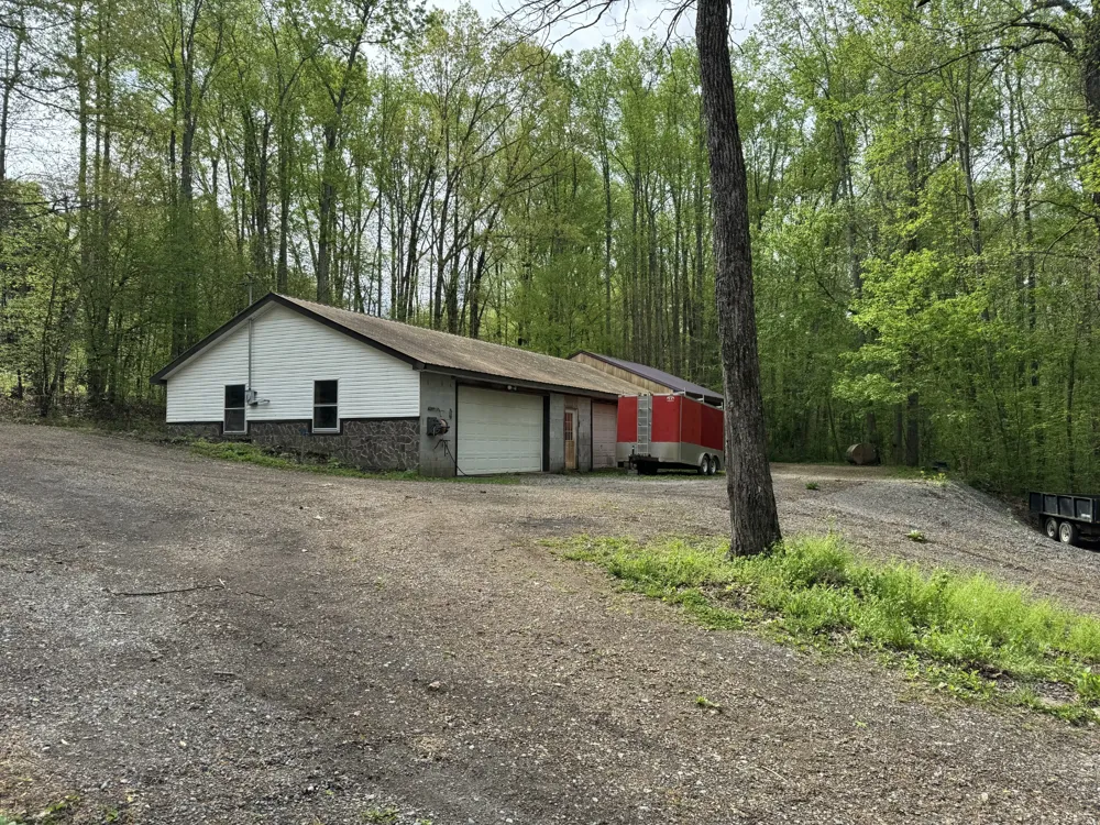 4050 Southside Rd Southside, TN 37171
