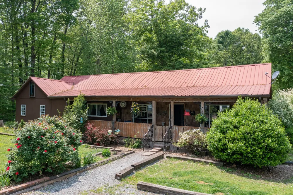 2126 Old Chamblis Rd Pleasant View, TN 37146