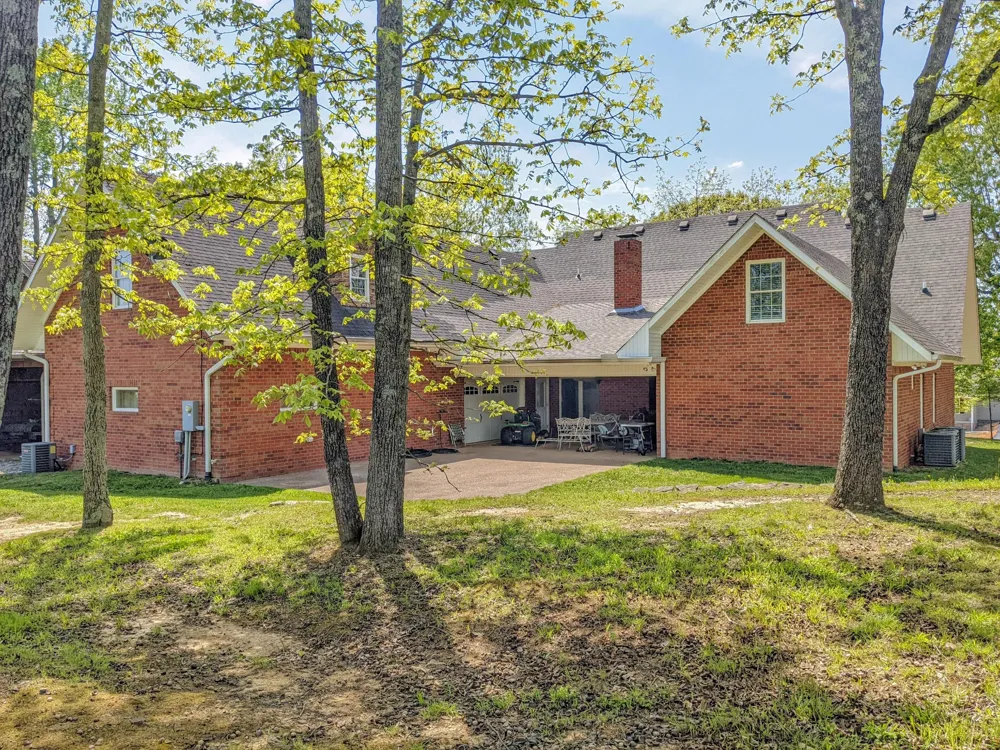 93 Tamatha Dr Paris, TN 38242