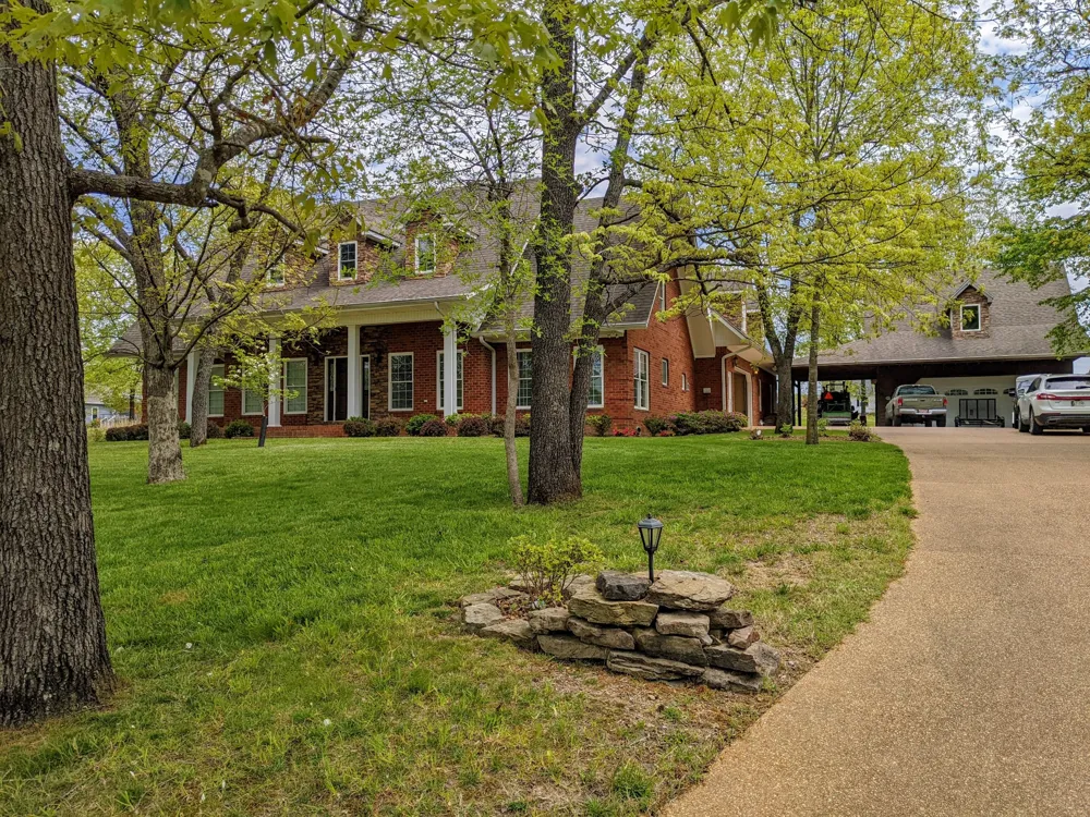 93 Tamatha Dr Paris, TN 38242