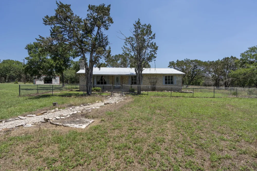 801 Billie Brooks Lane Driftwood, TX 78619