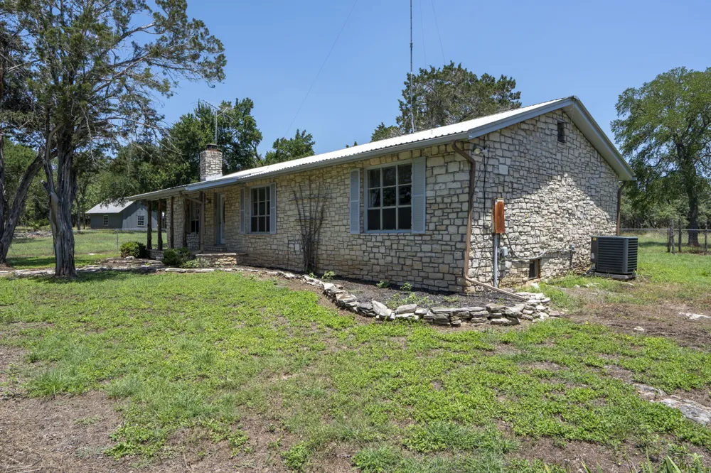 801 Billie Brooks Lane Driftwood, TX 78619