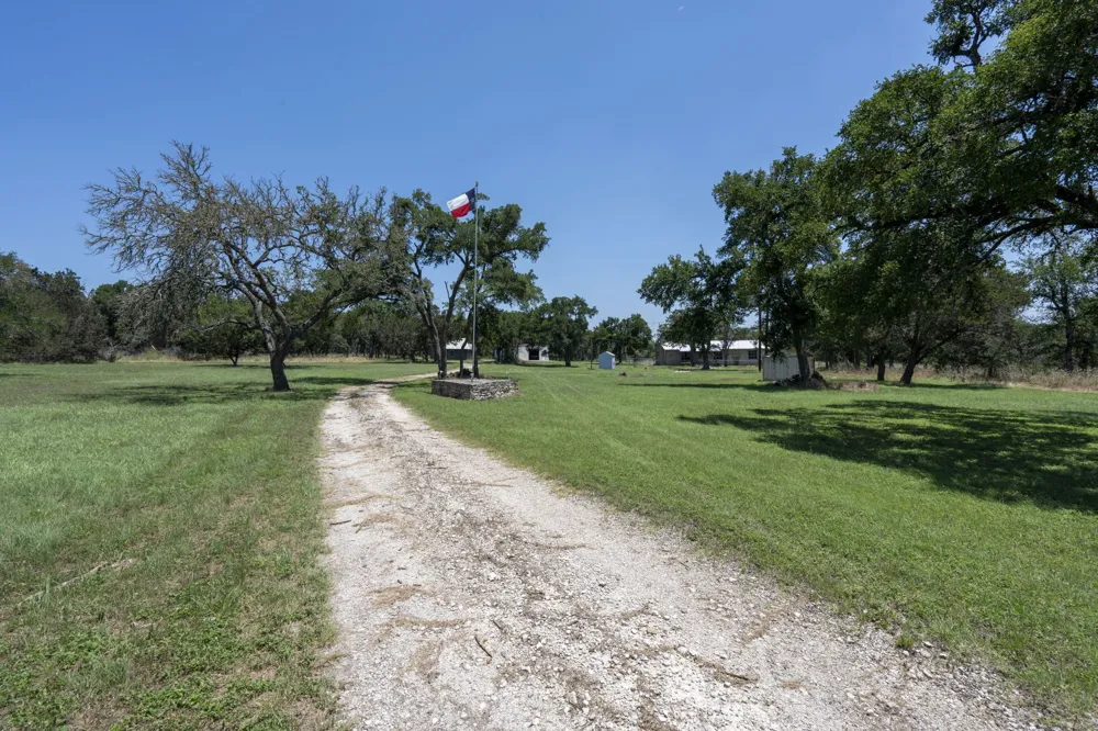 801 Billie Brooks Lane Driftwood, TX 78619
