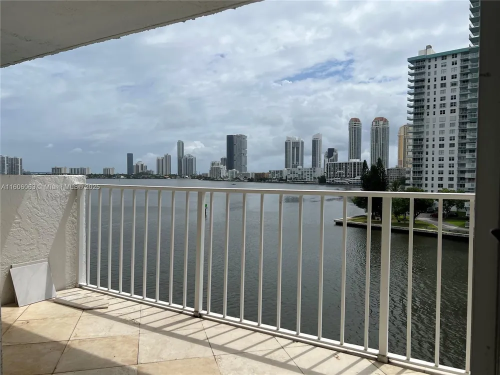 4000 NE 170th St #604 North Miami Beach, FL 33160