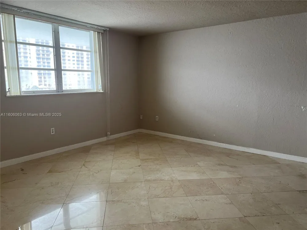 4000 NE 170th St #604 North Miami Beach, FL 33160