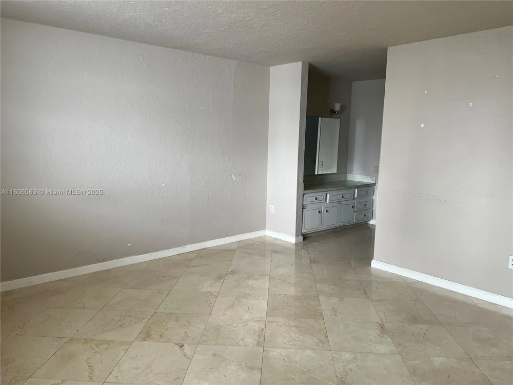 4000 NE 170th St #604 North Miami Beach, FL 33160