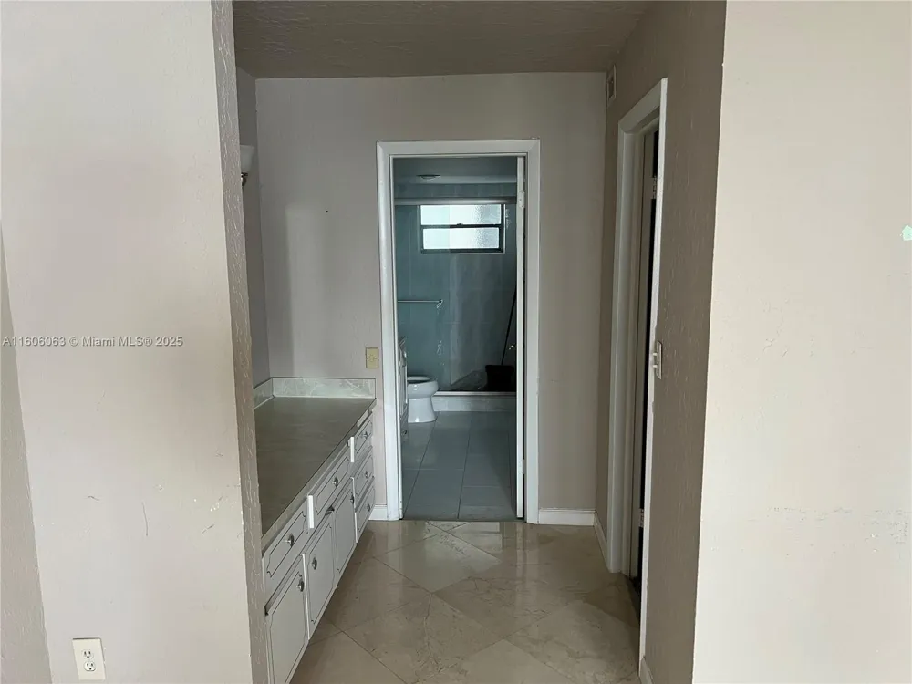 4000 NE 170th St #604 North Miami Beach, FL 33160