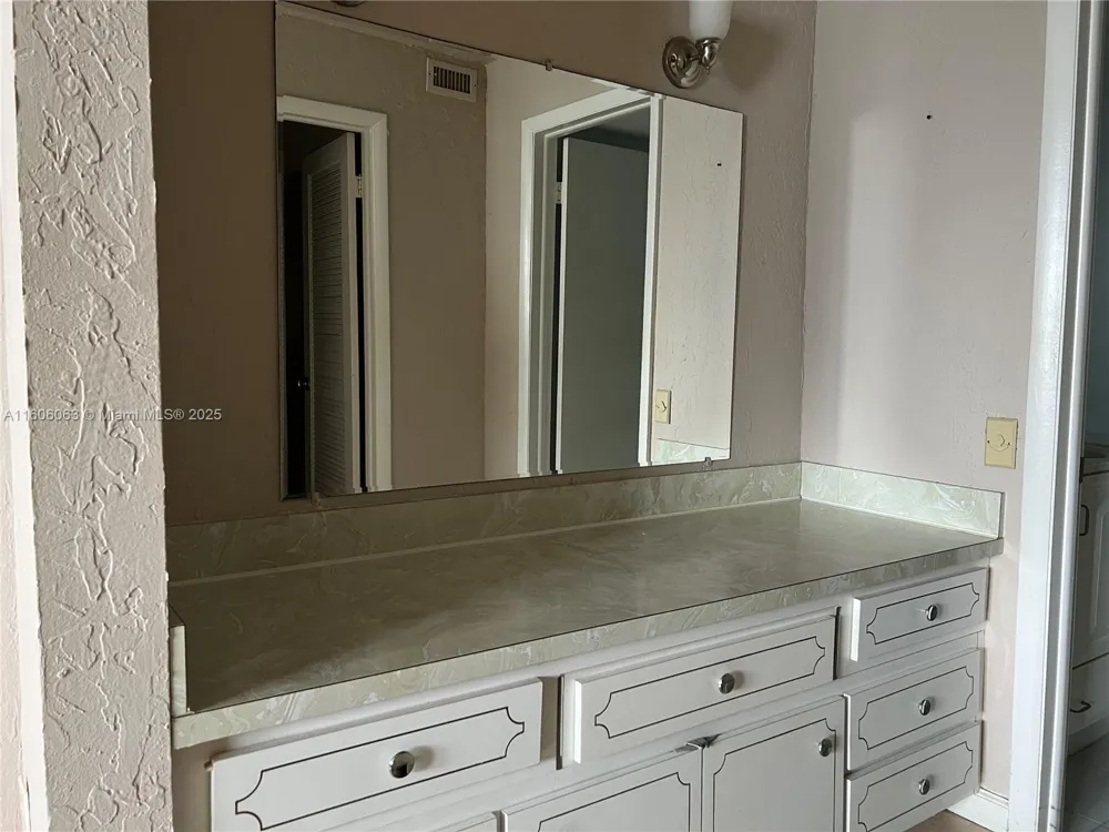 4000 NE 170th St #604 North Miami Beach, FL 33160