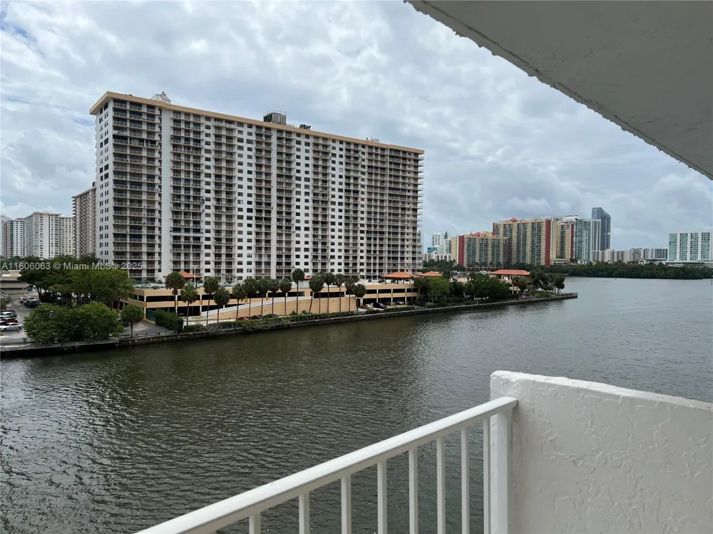 4000 NE 170th St #604 North Miami Beach, FL 33160