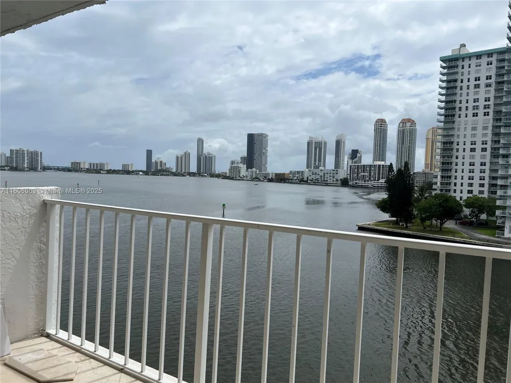 4000 NE 170th St #604 North Miami Beach, FL 33160