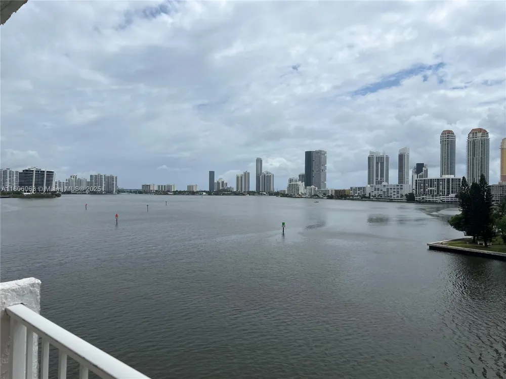 4000 NE 170th St #604 North Miami Beach, FL 33160