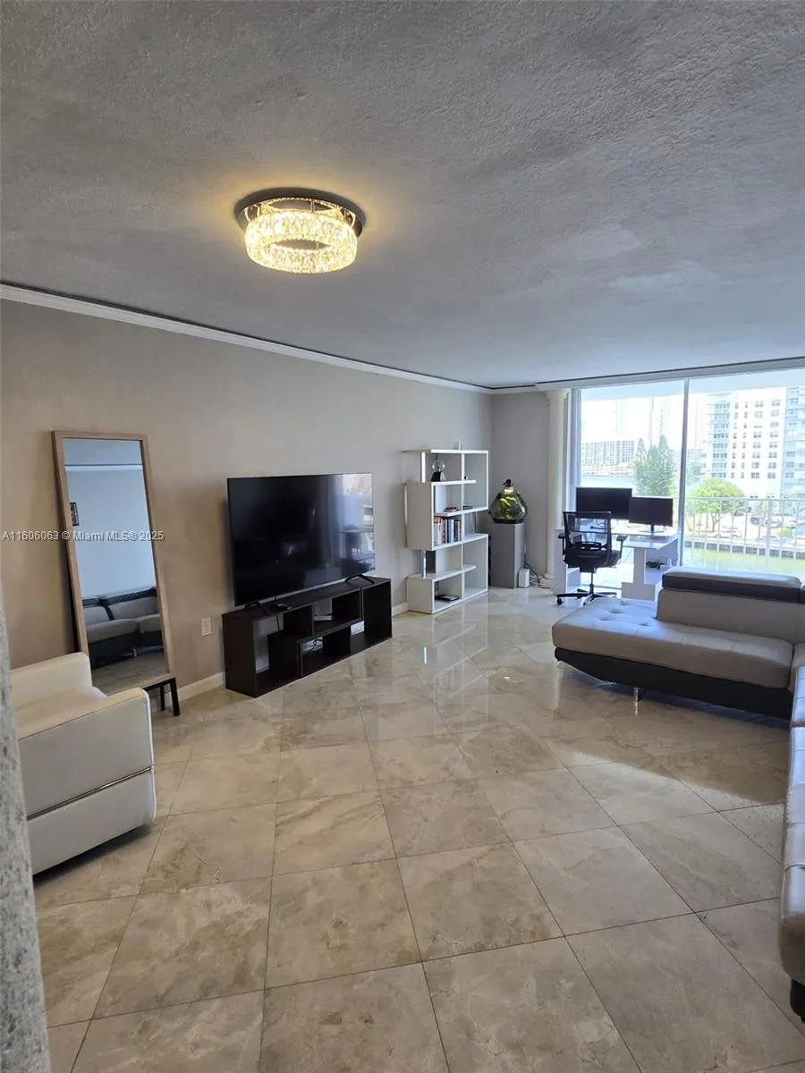 4000 NE 170th St #604 North Miami Beach, FL 33160