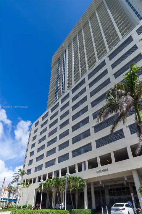 16699 Collins Ave(avlbnow) #3707