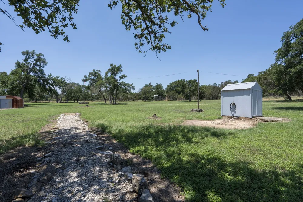 801 Billie Brooks Lane Driftwood, TX 78619