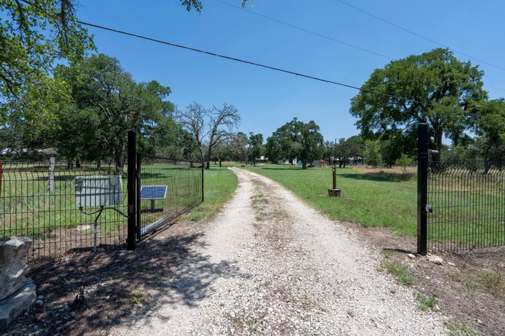 801 Billie Brooks Lane Driftwood, TX 78619