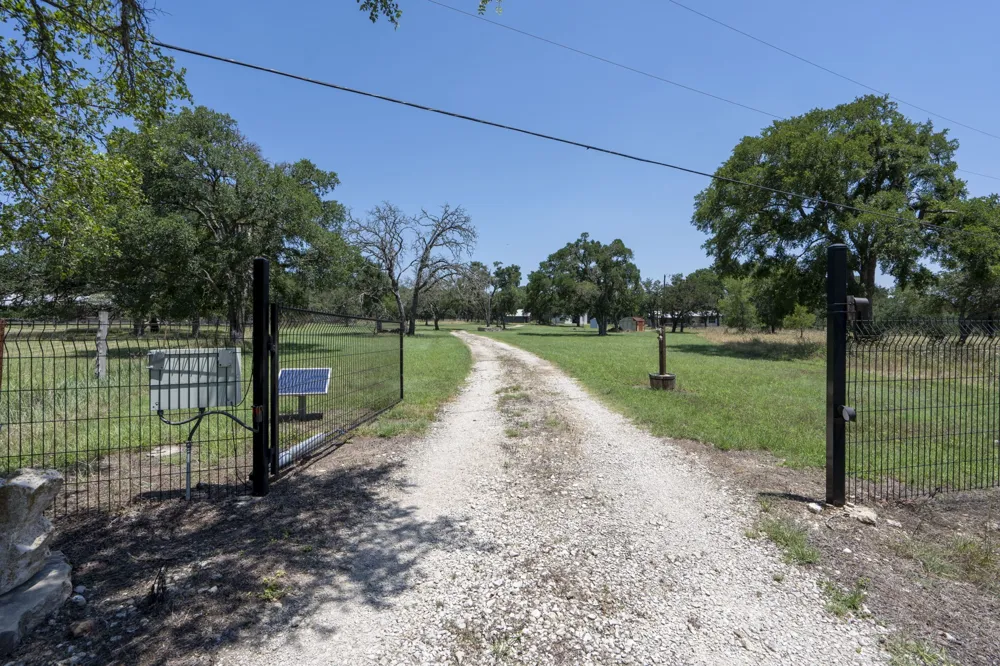801 Billie Brooks Lane Driftwood, TX 78619