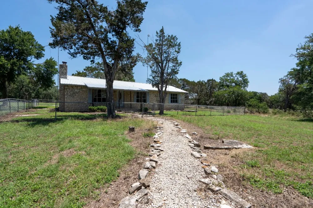 801 Billie Brooks Lane Driftwood, TX 78619
