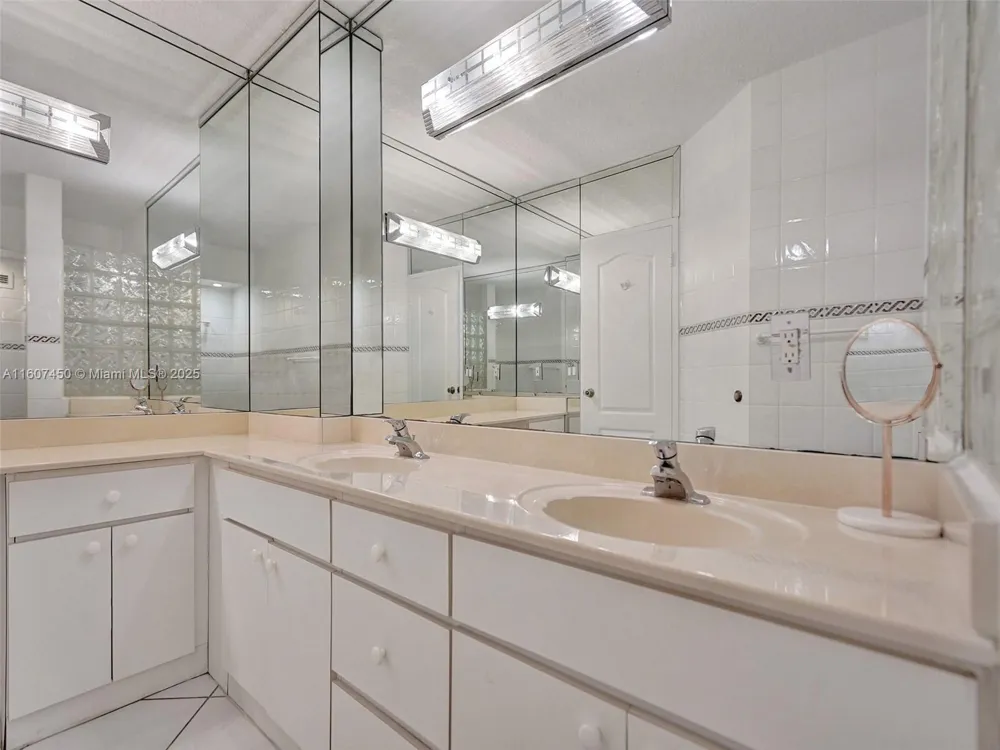 3725 S OCEAN DR #1506 Hollywood, FL 33019