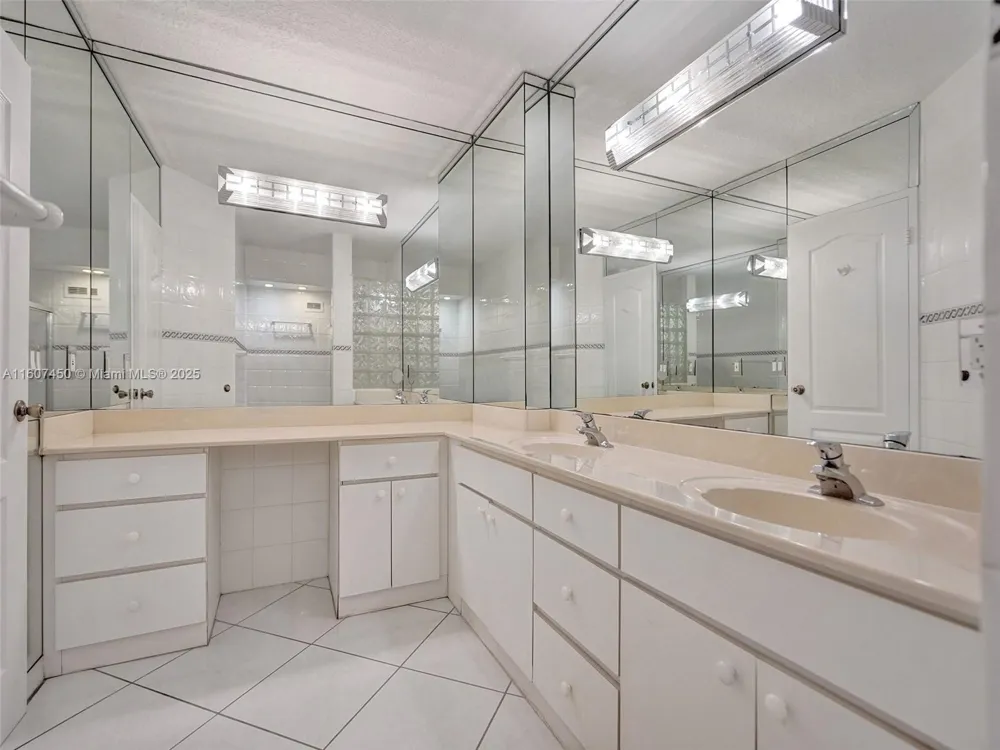 3725 S OCEAN DR #1506 Hollywood, FL 33019